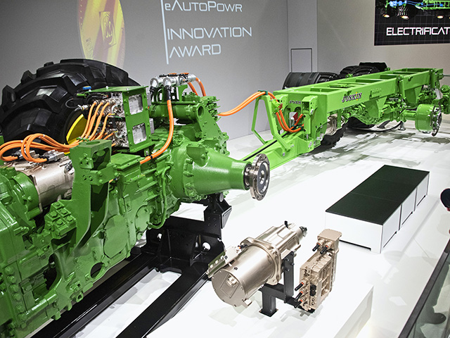 John Deere&#039;s eAutoPowr allows a tractor to produce electricity that can be used to power an axle on an implement. (Progressive Farmer image by Joel Reichenberger)